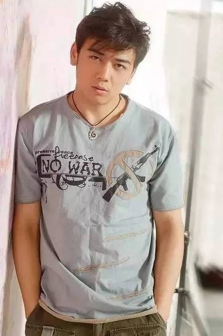 杨烁年轻时候的照片:长发飘飘好潇洒,最后一张你敢认吗?