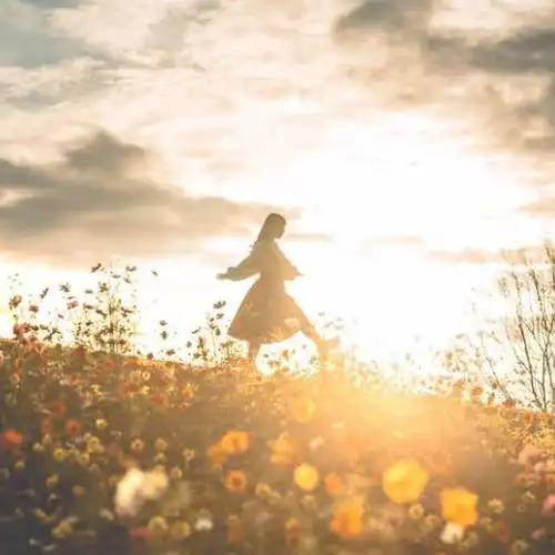 阳光里快乐女生头像图片放飞心情