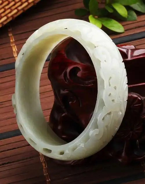 和田玉雕花手镯