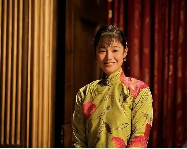 周韵:15岁获选美冠军,靠气质征服浪子姜文,今43岁是两儿子的妈