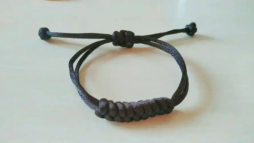 金刚结手链编织过程,这个手链全部是绳结组成