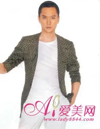 很少见的寸头男士发型,冯绍峰好像挺适合,超级短发,简单发型酷炫