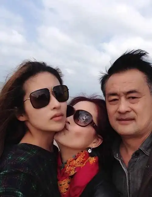 她是圈中最卑微女星,低声下气讨好丈夫,丈夫却连孕期都和她aa制