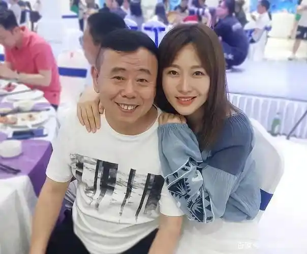 潘长江女儿潘阳拍戏不成嫁10亿富豪,婚后带儿子长住娘家!