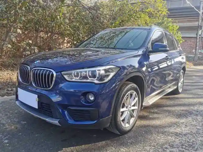 郑州2017年8月宝马宝马x12016款sdrive18li时尚型蓝色手动挡