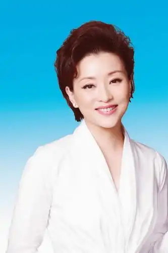 杨澜曾经央视著名主持人,气质优雅知性美图