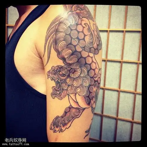 肩部经典麒麟纹身图案