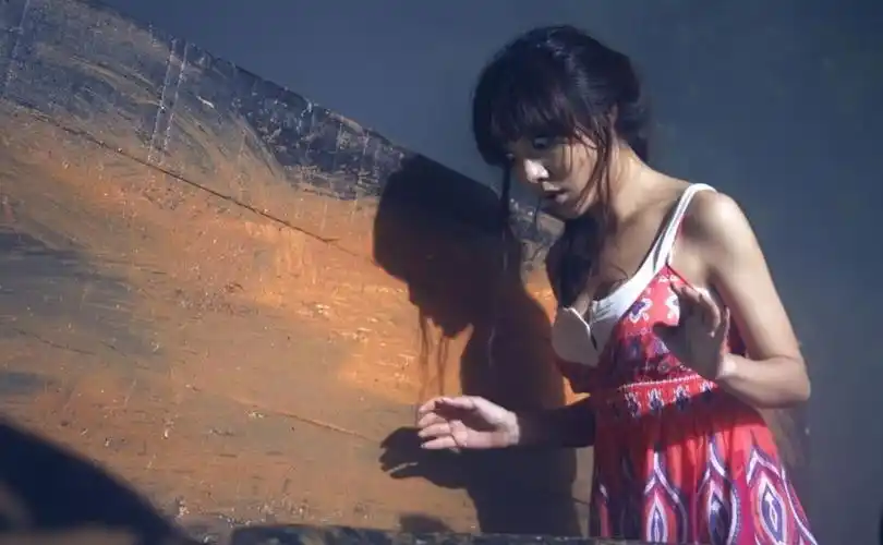 邓家佳湿身上演暴力逆袭 孤岛惊魂2剧照