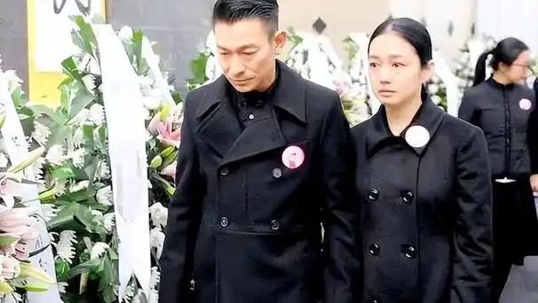 富家千金朱丽倩:嫁刘德华被藏21年,46岁高龄产子,生活幸福美满