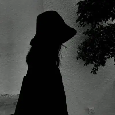 江孑/成熟暗黑系高冷气质女头_女生头像_我要个性网