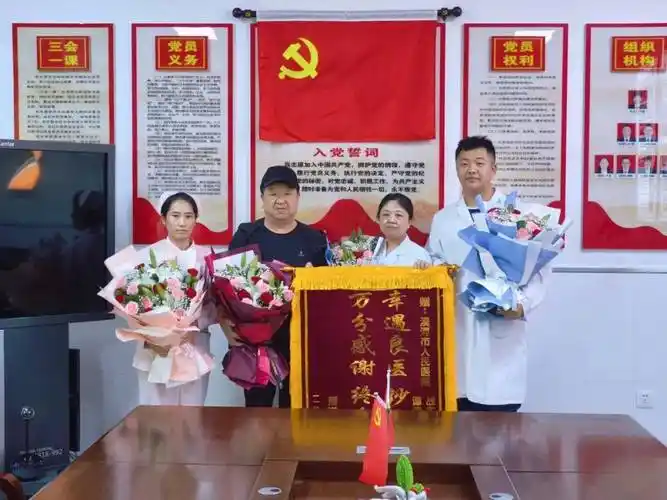 疼痛剧烈,伴有大汗,有濒死感,自服"速效救心丸"等药物治疗,症状未见