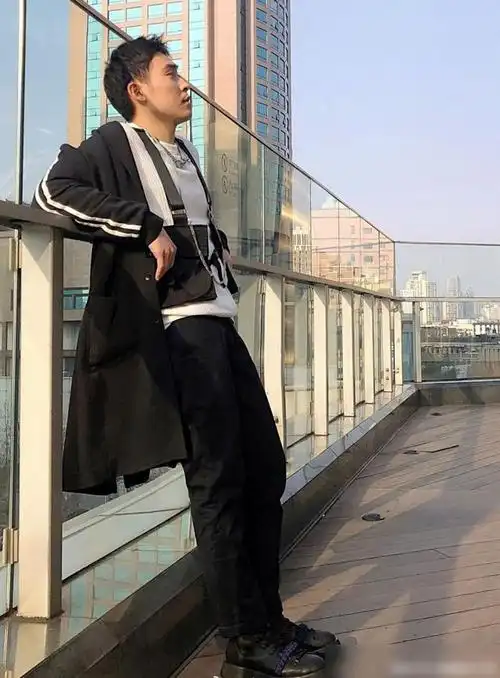 2530岁的男人如何穿出简约而优雅干净又清爽的风格