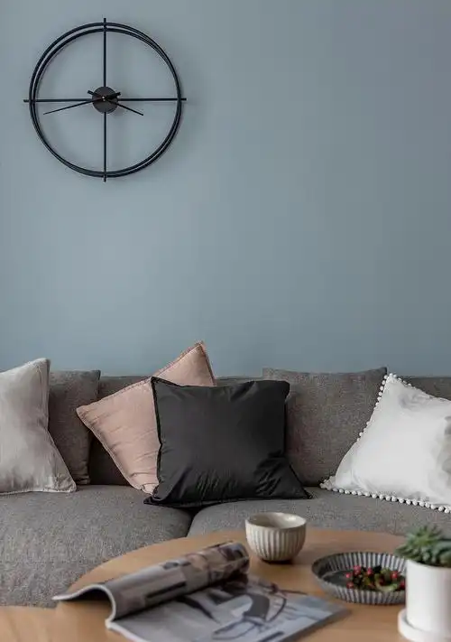 雾霾蓝由于蓝色属于冷色调,因此常常作为后退色使用,用于背景的时候