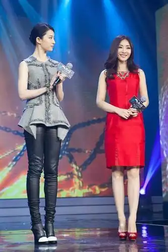 刘亦菲到底多高?早期照片黄圣依站她身边像在坑里