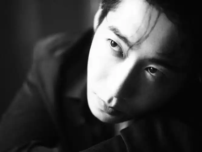 p>周航,1993年11月3日出生于甘肃省天水市,中国内地影视男演员.