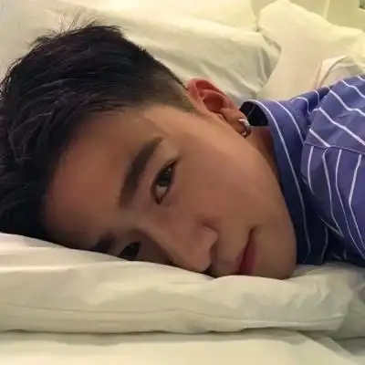 成熟男生头像图片真人