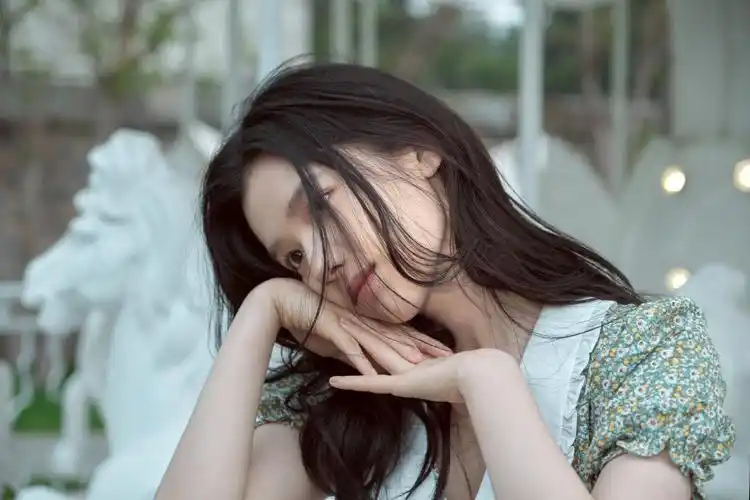 今日小满时节,@张婧仪 发布一组初夏写真,初夏寻绿,绿意盎然__财经