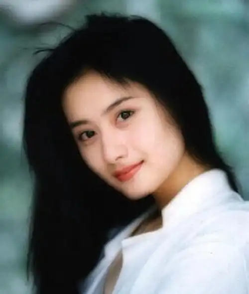 让百亿富豪折腰的陈德容3任男友爱她痴狂嫁给同学后坚持丁克