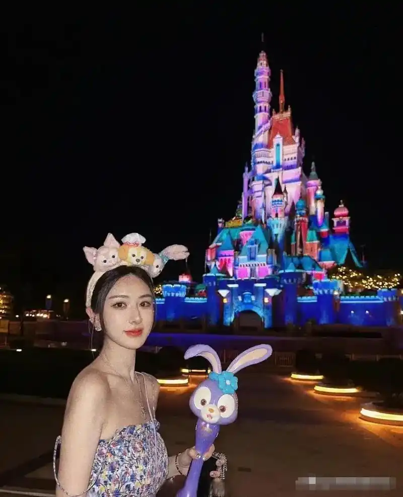 薇娅现在长这样了?直接出道吧,这颜值绝对高配…赵丽颖,方媛的结合版.