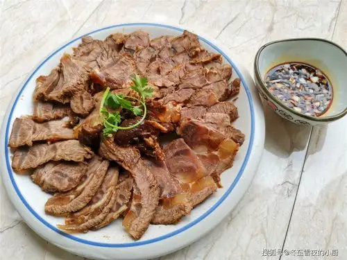 周末,家里来客人,做了一桌家常下酒菜,东北人看了肯定会流口水