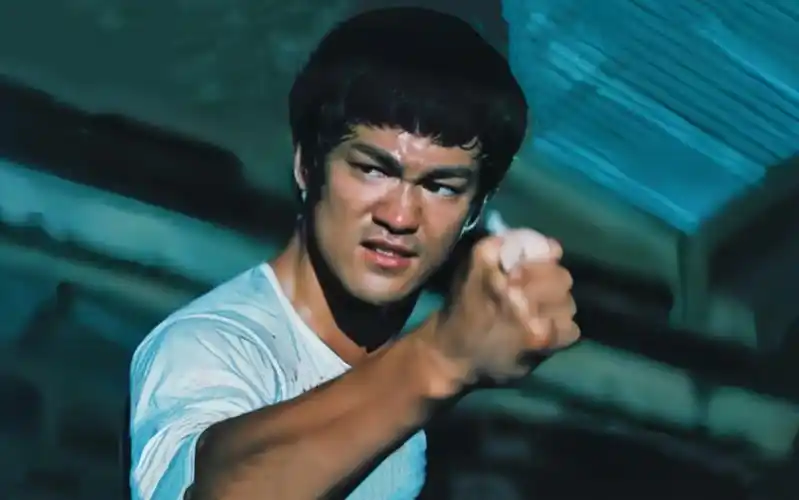 李小龙电影很真实,冲击力强,敢于挑战.