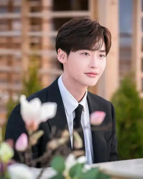 李钟硕bigmouth路透##32岁李钟硕状态