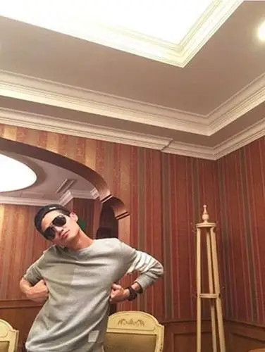 【图】萧亚轩男友elroy个人资料曝光 两人甜蜜恋情大揭秘