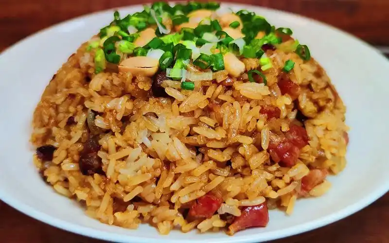 生炒腊味糯米饭,原来这么简单易做 stir-fried glutinous rice (eng