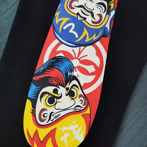 阿福男士蓬巴杜飞机头大m印花 为街装经典款加入日式复古文化_穿搭