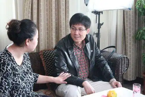 毕业后去娱乐圈闯荡的李崇霄,与妻子几乎无法交流,为何要结婚?