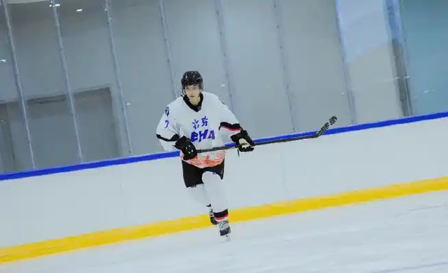 肖春生滑冰眼神##肖春生溜冰眼神#肖战滑冰vs肖春生滑冰肖战滑冰