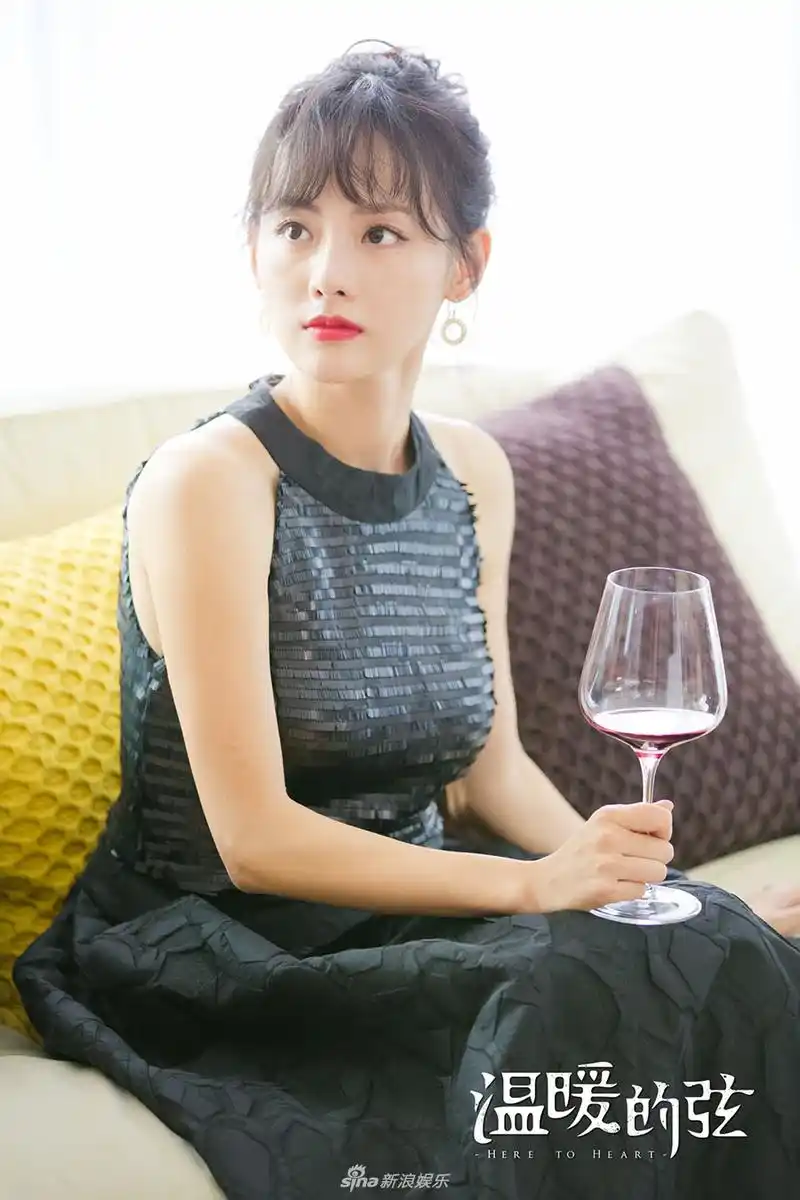 《温暖的弦》曝剧照 张嘉倪化身绝色影后获认可
