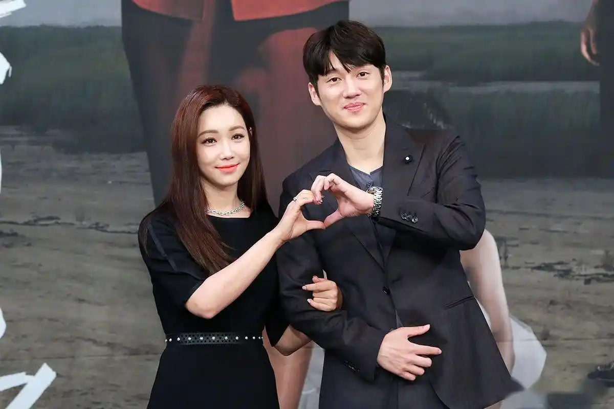 李宥利,宋昌义,严贤璟,金永敏出席mbc新周末剧《捉迷藏》制作发布会