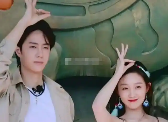 李子璇新恋情曝光两人亲密逛街饭后一同回家男方被指是王一博