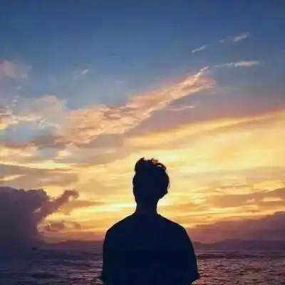 超火超好看的背影头像男生 _男生头像_头像屋