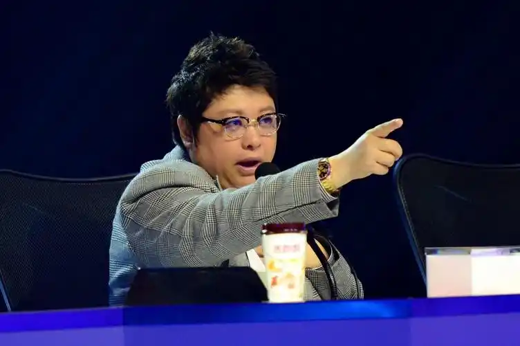 回顾韩红的母亲雍西女儿52岁仍未婚单身让她纠结心痛