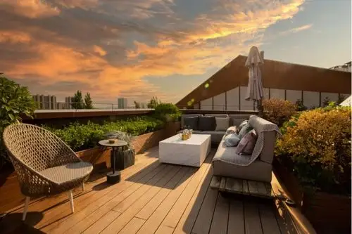 (宽墅上叠露台实拍图,万科翡翠山语供图,央广网发)