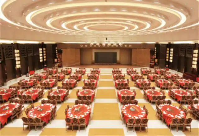 人民大会堂第一宴:服务员上菜看红绿灯,天花板藏一支"救火队"|宴会厅