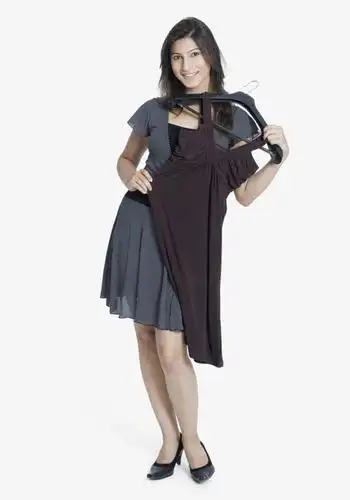 一个人,站,笑,微笑,露齿笑,竖图,室内,白天,白色背景,正面,裙子,衣架