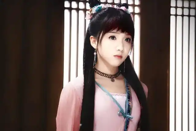 随后,苏晓彤还出演了电视剧《少帅》,这部剧由文章,李雪健,宋佳主演