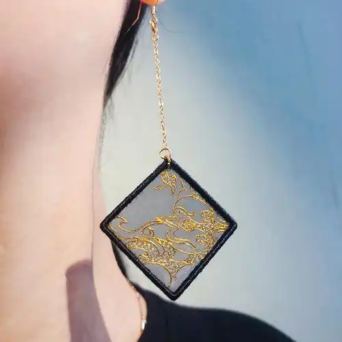 凤仪湘绣文创系列饰品耳饰获奖作品刺绣