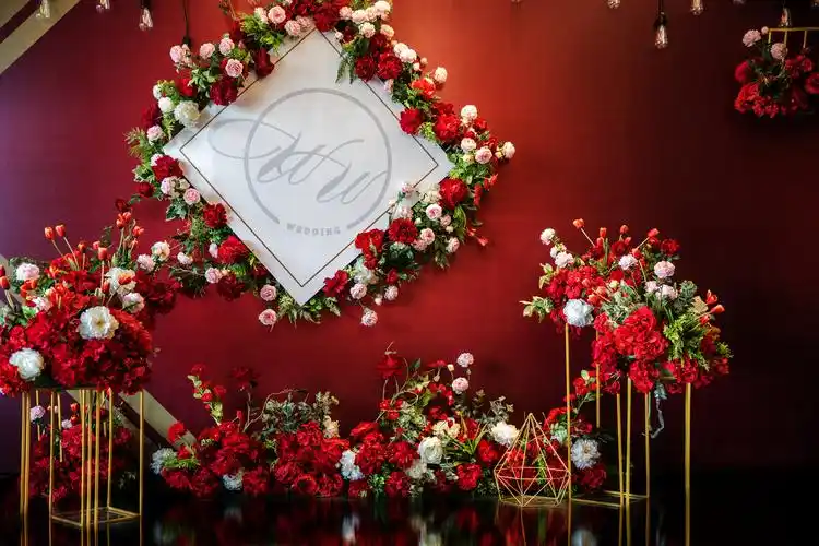 红色系婚礼现场布景设计分享