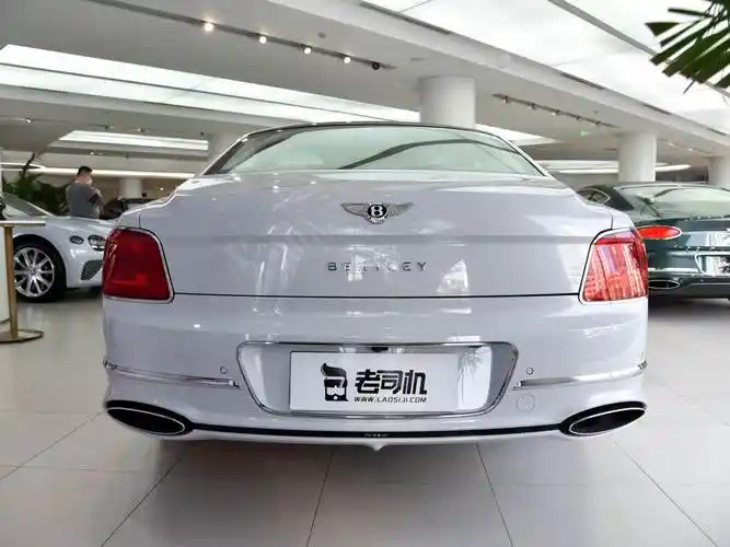 英伦进口豪车,实拍宾利飞驰