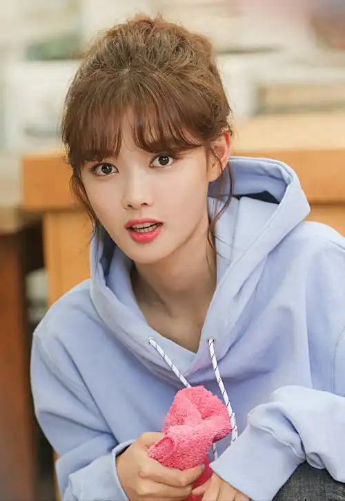 韩国美女明星 金裕贞:外貌甜美魅力迷人,遭网友疯狂追捧