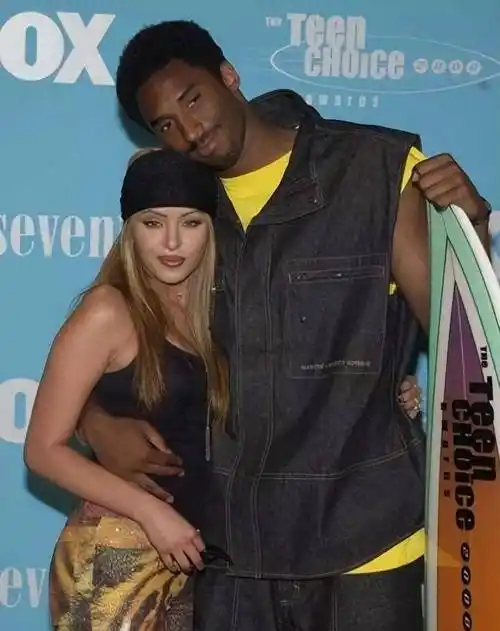 3周年只字不提,带着20亿遗产改嫁,瓦妮莎终究是忘记了科比?