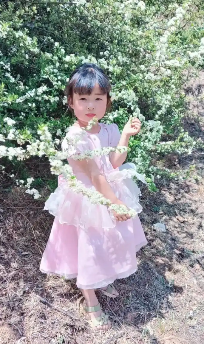 只希望你品行端正 一生都平安顺遂.我的女儿 妈妈不需要你有多优秀