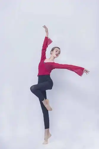 塑造身体曲线都有十分明显的作用,可使身体形态匀称和谐,体态更加刚健