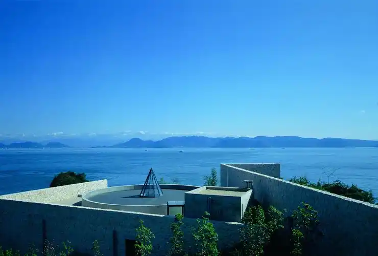 地中美术馆-直岛 摄影:松冈满男时间是可以战胜的吗?