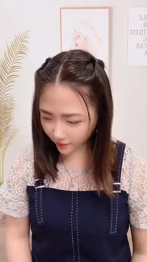 着急出门这样扎简单好看的披肩发