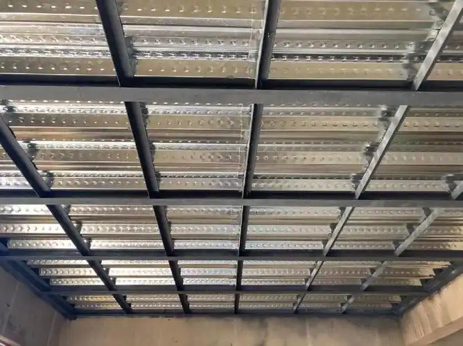 昆华苑钢架隔层施工030303